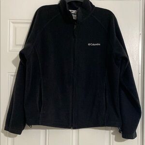Women’s Columbia Black Fleece Jacket. Full zip up. Size XL. In good condition!